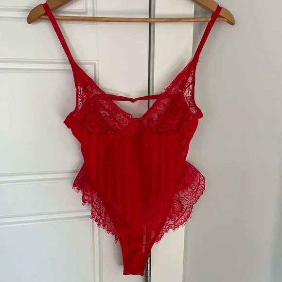 Red V neck Lace Sexy Bodysuit - Picture 10 of 14